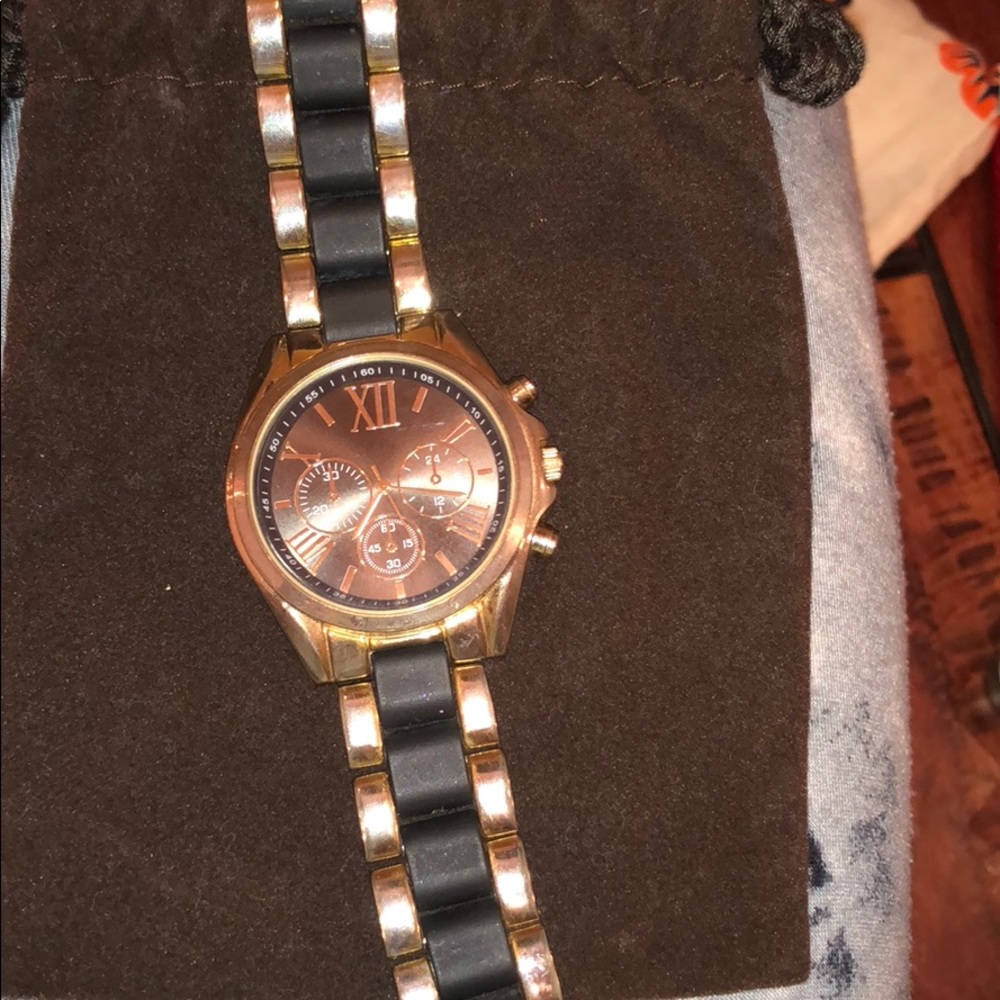 Watch - Picture 2 of 3